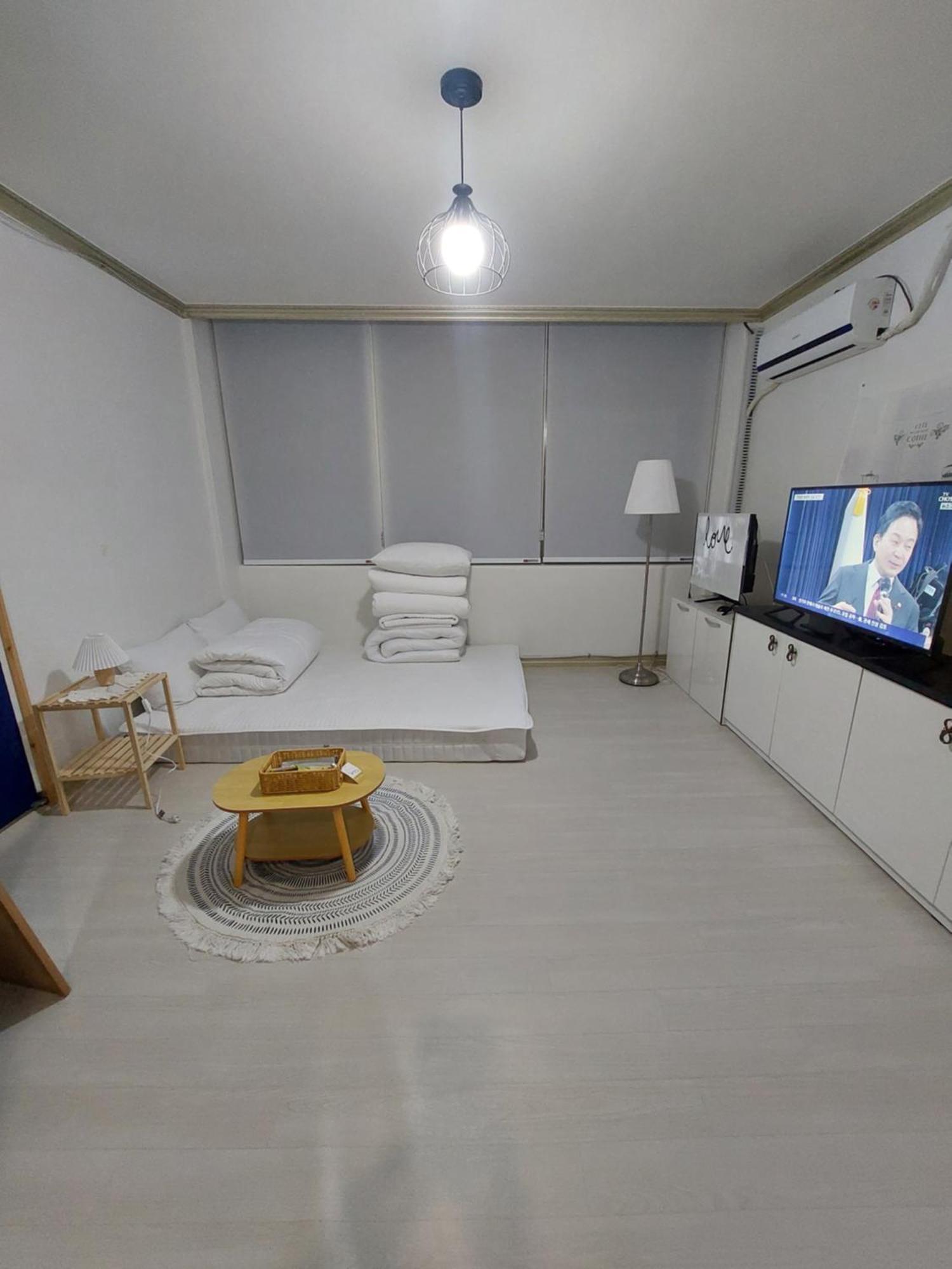 Blau Guesthouse Кьонджу Екстер'єр фото