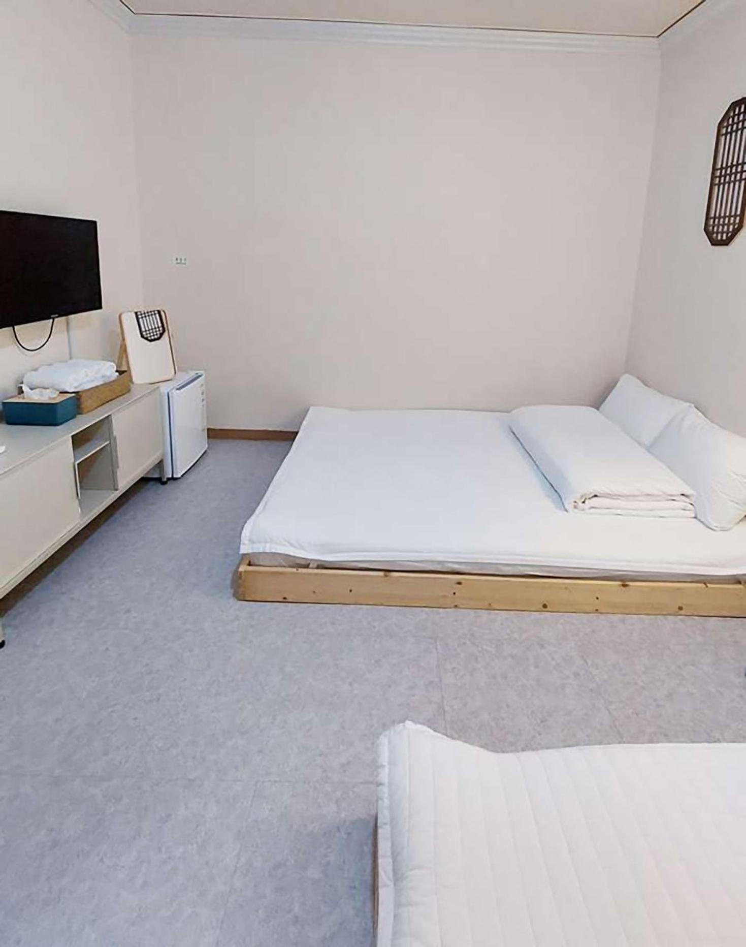 Blau Guesthouse Кьонджу Екстер'єр фото